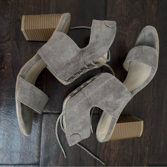 Charlotte Russe Lace Up Heels - Size 8 - Picture 3 of 3